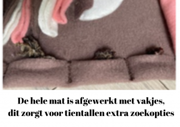 De hele mat is afgewerkt met vakjes dit zorgt voor tientallen extra zoekopties